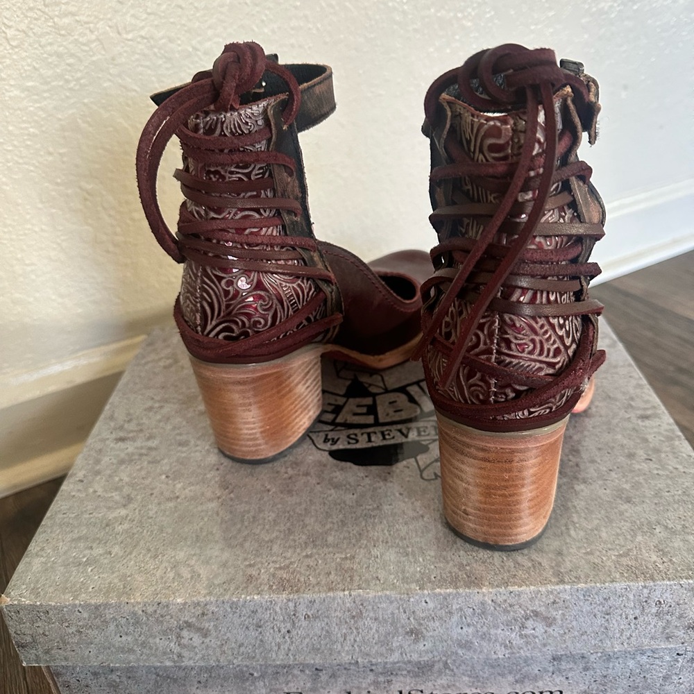 Freebird Burgundy Heeled Boots - Picture 3 of 6